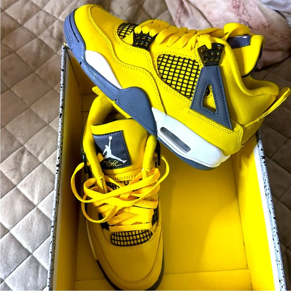 🎀 Jordan Retro 4 GS 🎀 - Picture 2 of 3